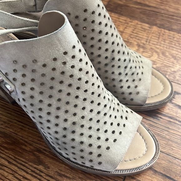 Barbara Barbieri Tan Perforated Suede Leather Block Heel Sandals 10.0 - Picture 2 of 4